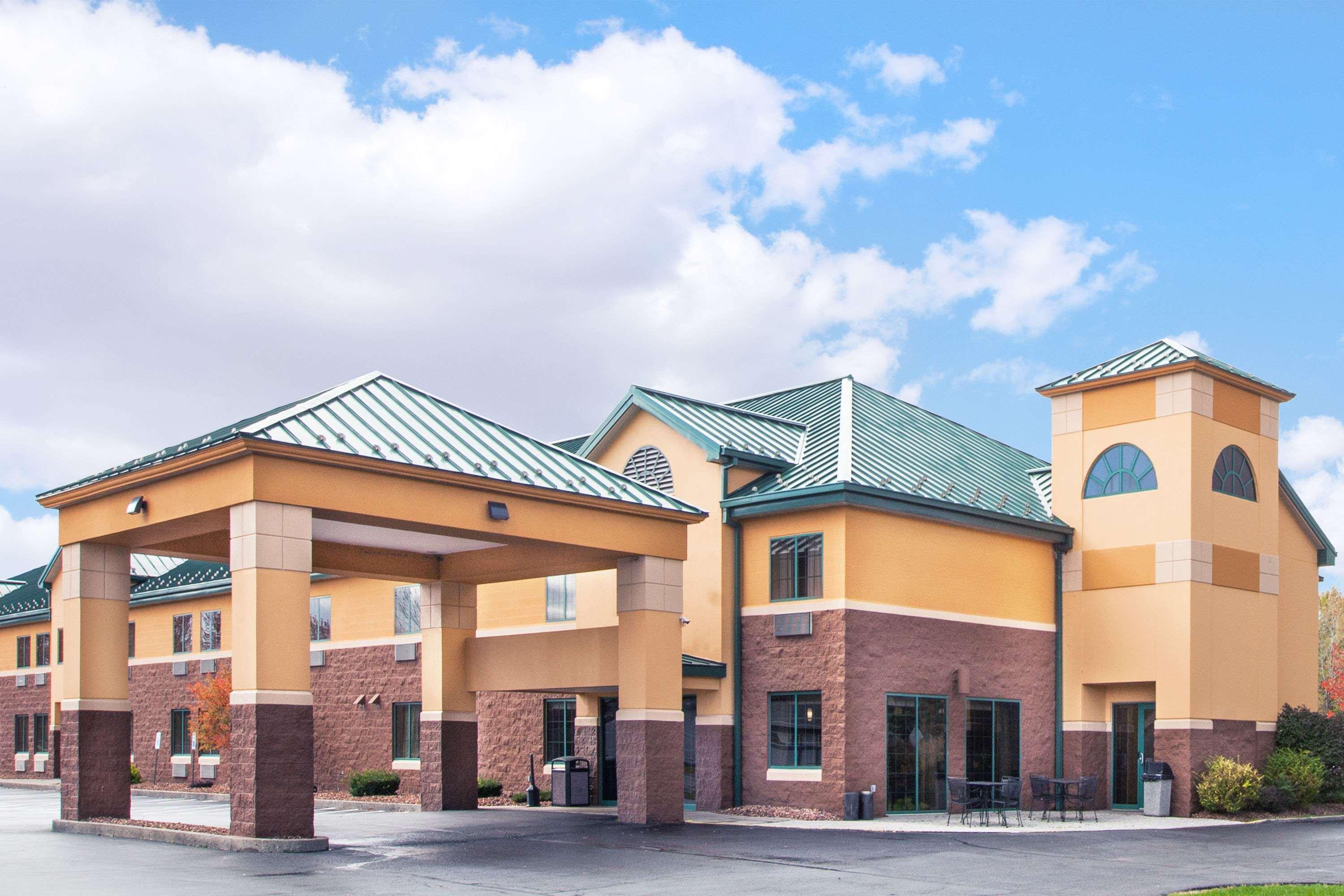 Days Inn By Wyndham Brewerton/ Syracuse Near Oneida Lake Экстерьер фото