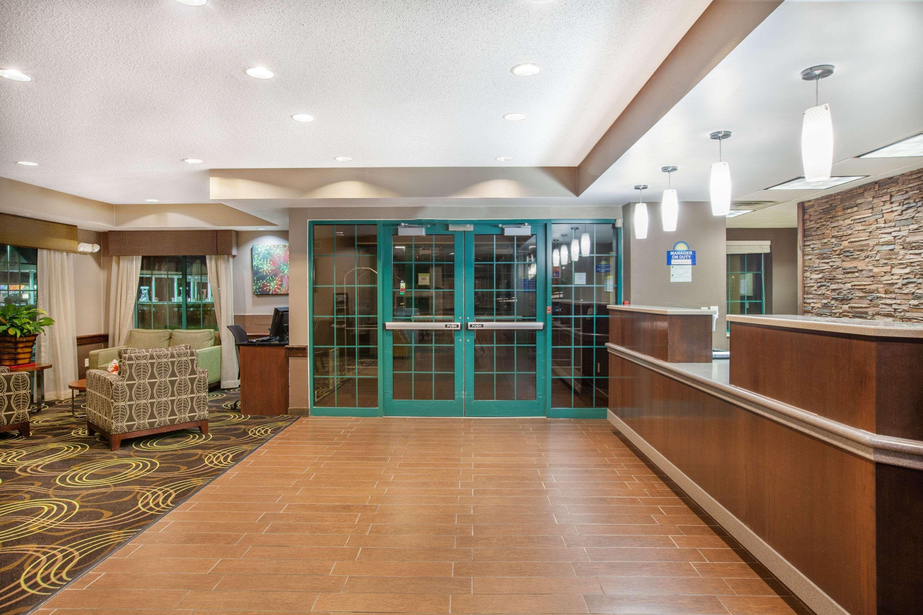Days Inn By Wyndham Brewerton/ Syracuse Near Oneida Lake Экстерьер фото